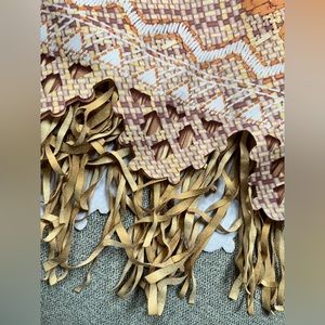 Girls size 5 Moana costume from Disney . Fun details with fringe and shells